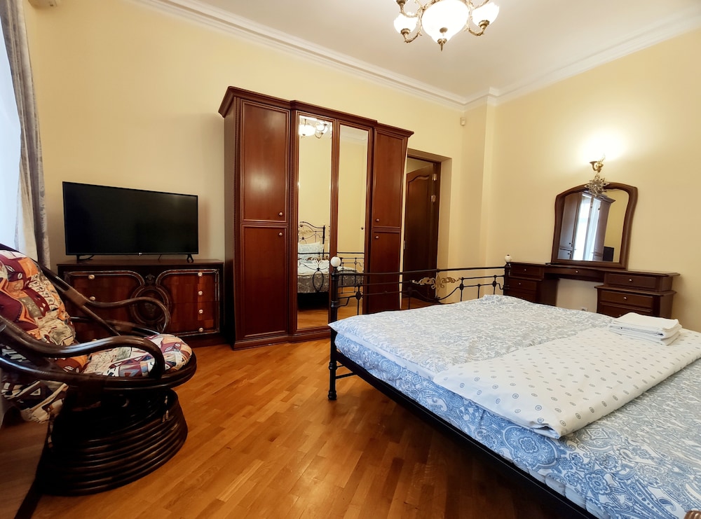 TVST Apartments TV6