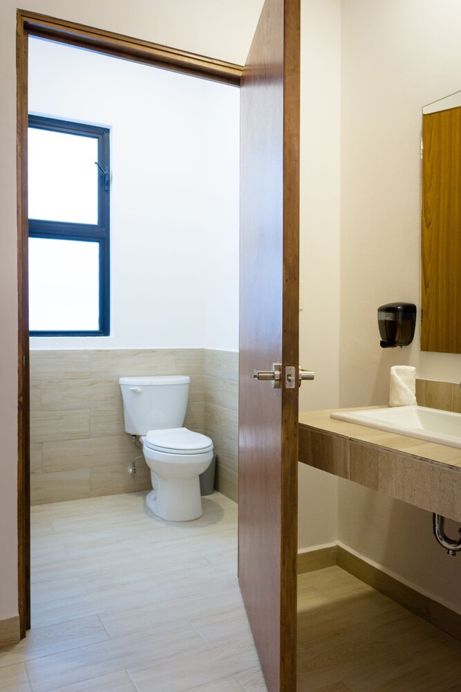 Nomads Party Hotel & Hostel