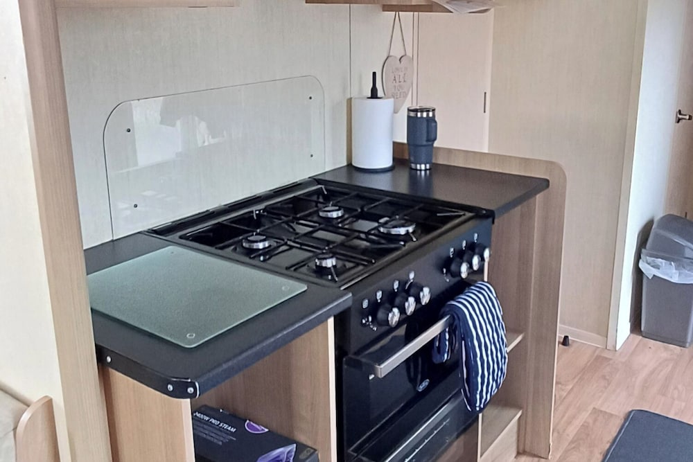 Luxury Family Lodge, Decking, Parking, Tattershall