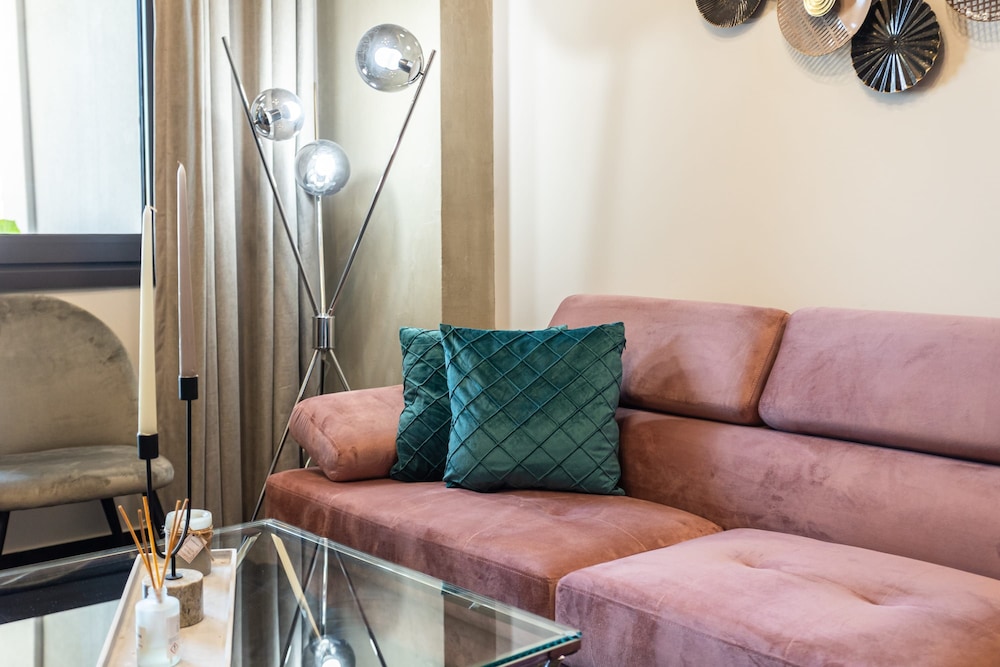 Ventiri Lofts - Luxury Penthouse w Home Cinema