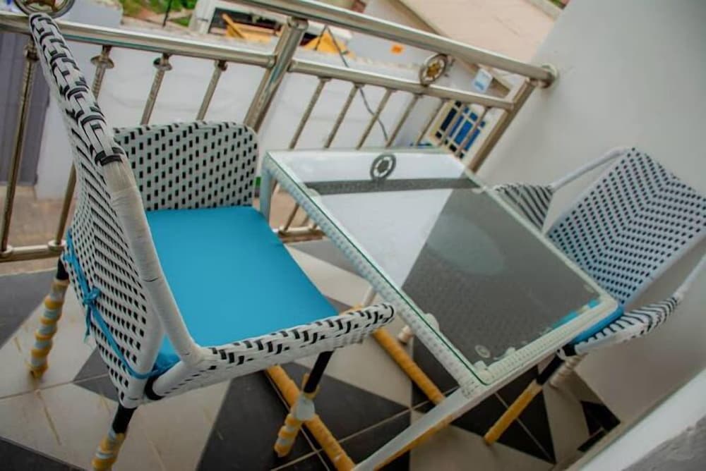 Mega Pavilion Suite and Apartment
