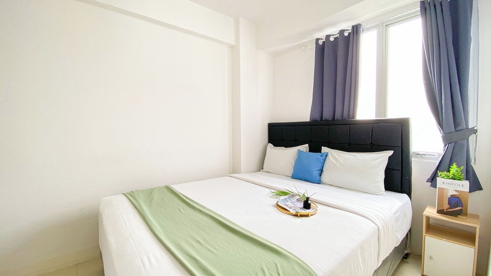 Relaxing And Homey 2Br At Bassura City Apartment
