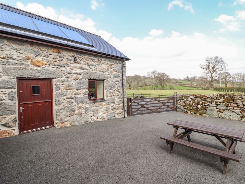 Beudy Bach Barn