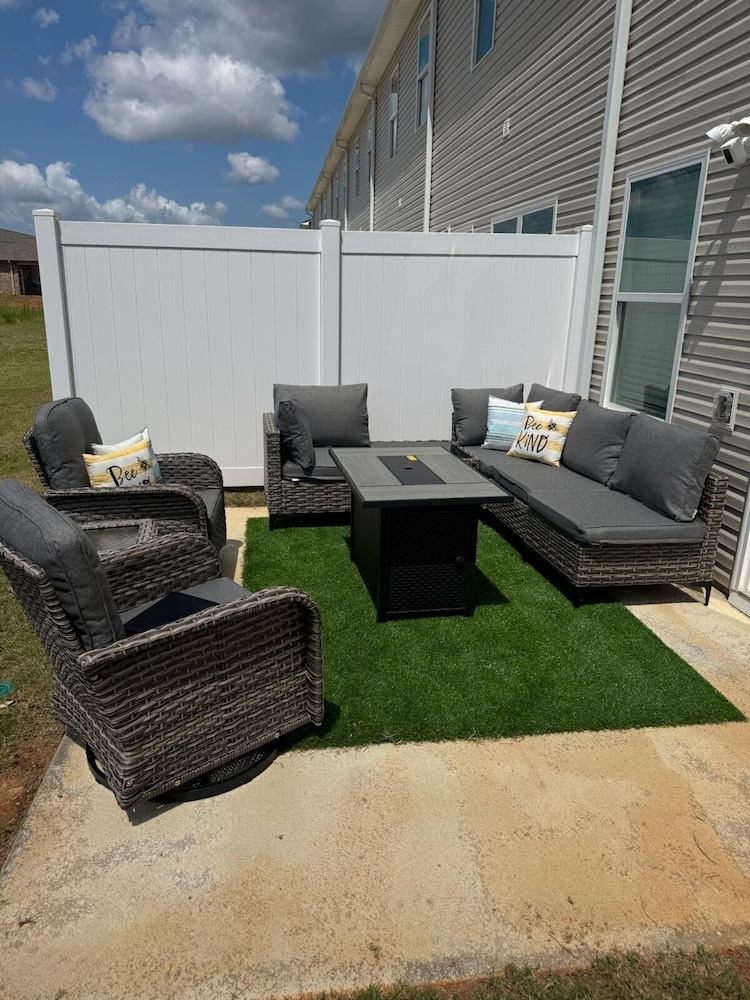 New modern Townhouse, 3BR, 2.5B, near Mid City