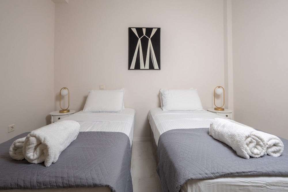 The White Marble Luxury City Apt