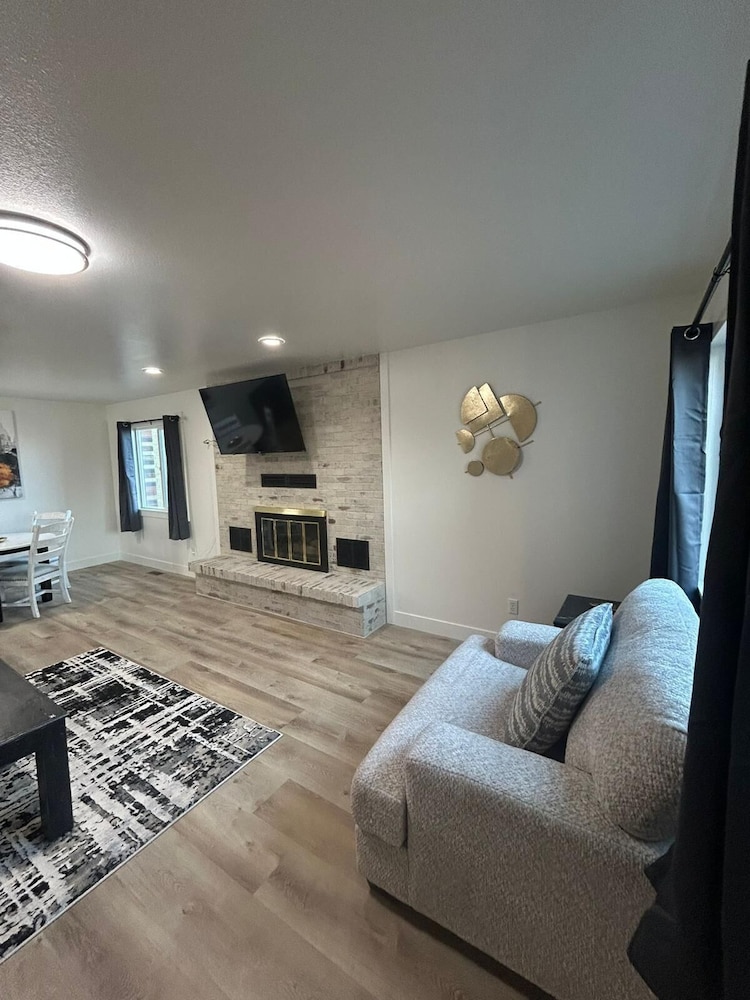 CB&M Downtown Suites