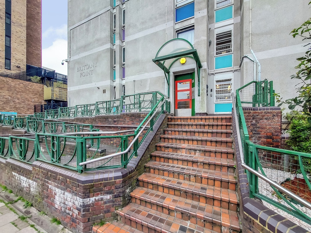 Modern Living In Stylish 3bed Flat