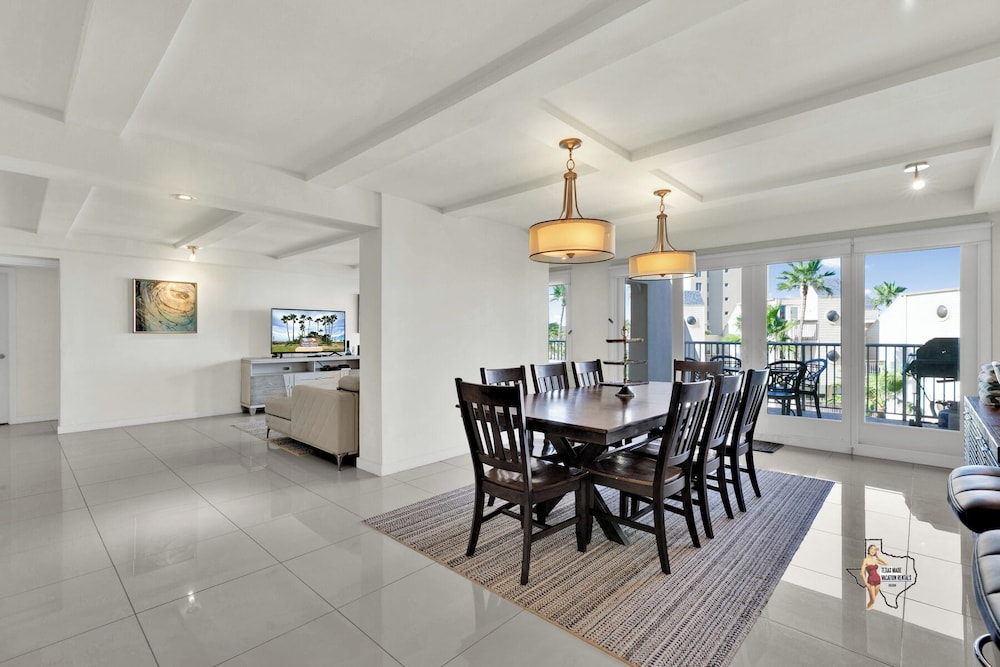 Bahia Mar-Solare Beachfront & Two Pools