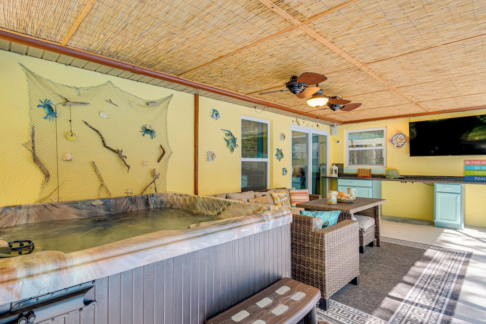 Private Backyard Oasis: Cocoa Family Home!