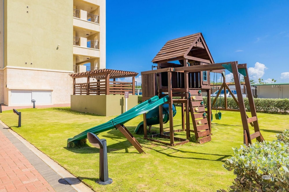 Beautiful 2BR Condo w Great Amenities Palmbeach