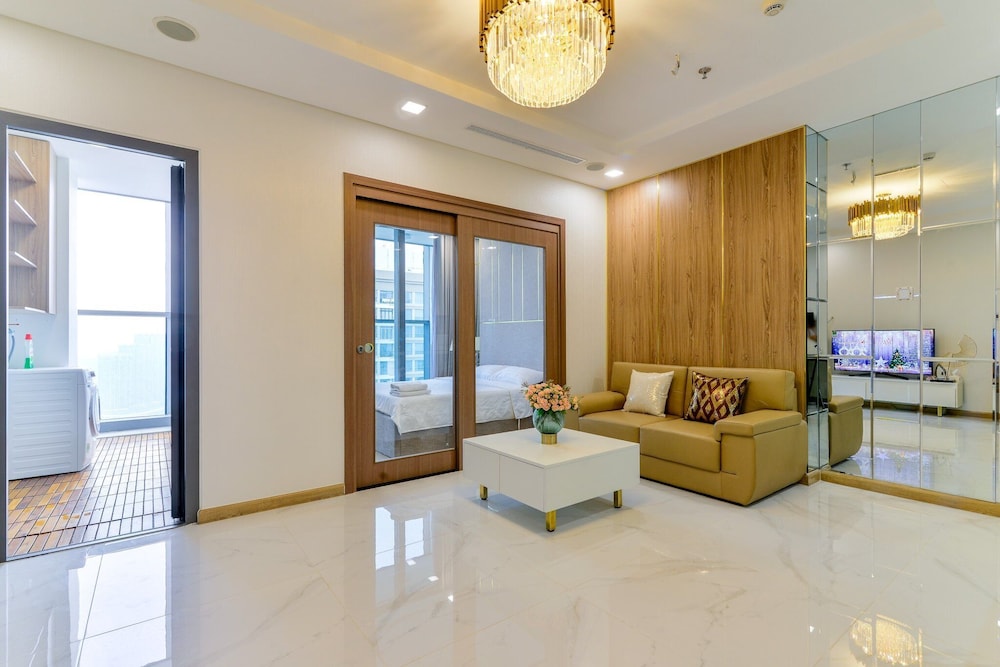 Somi Luxstay Landmark 81