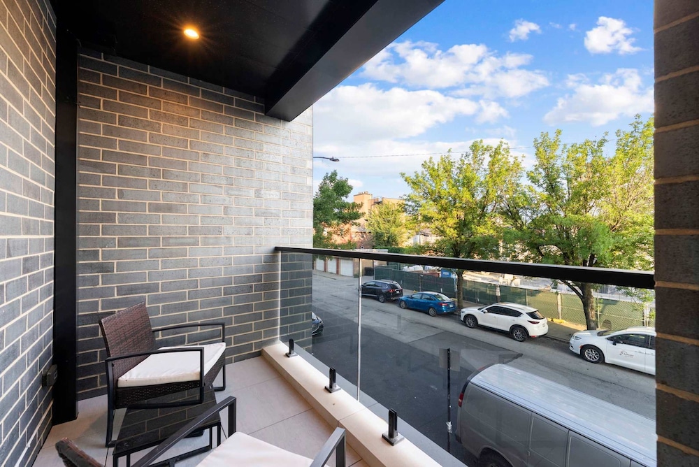 New Build in Pilsen Spacious 2 Bed 2 Bath Unit