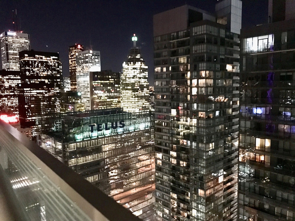 Modern Skyscraper Studio by CN Tower - Image 4