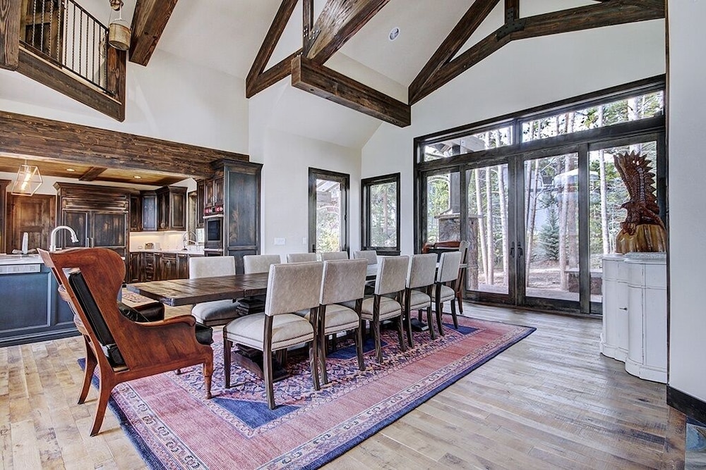 Hawk's Hideaway 6 Bedroom Home