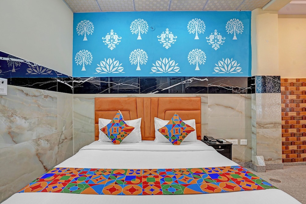 Fabhotel Royal Plaza 62