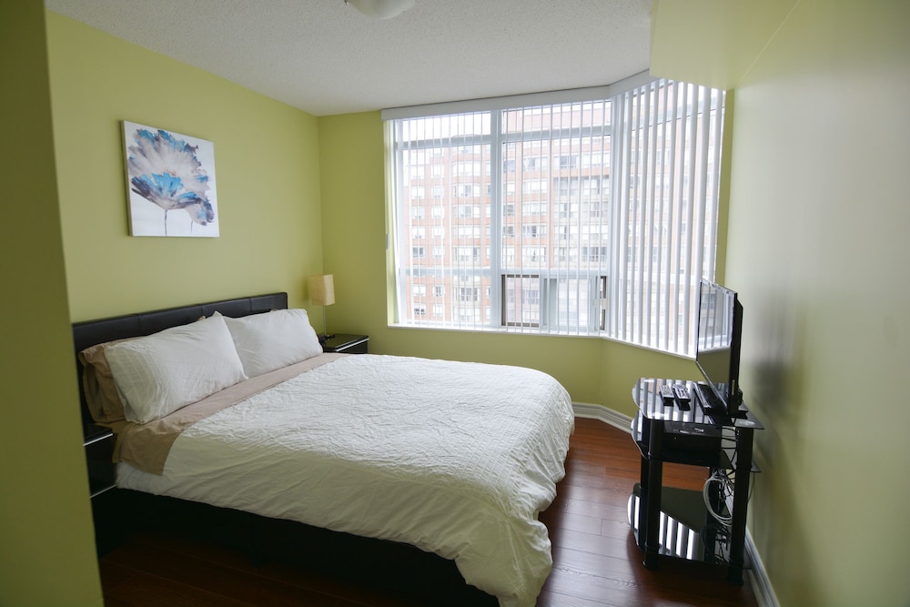 Maplewood Suites - Square One