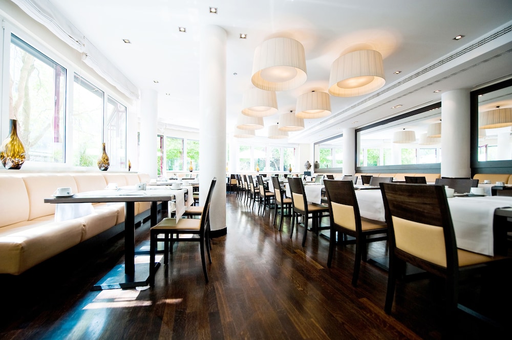 Berlin Vacations - Bristol Hotel Frankfurt - Property Image 3