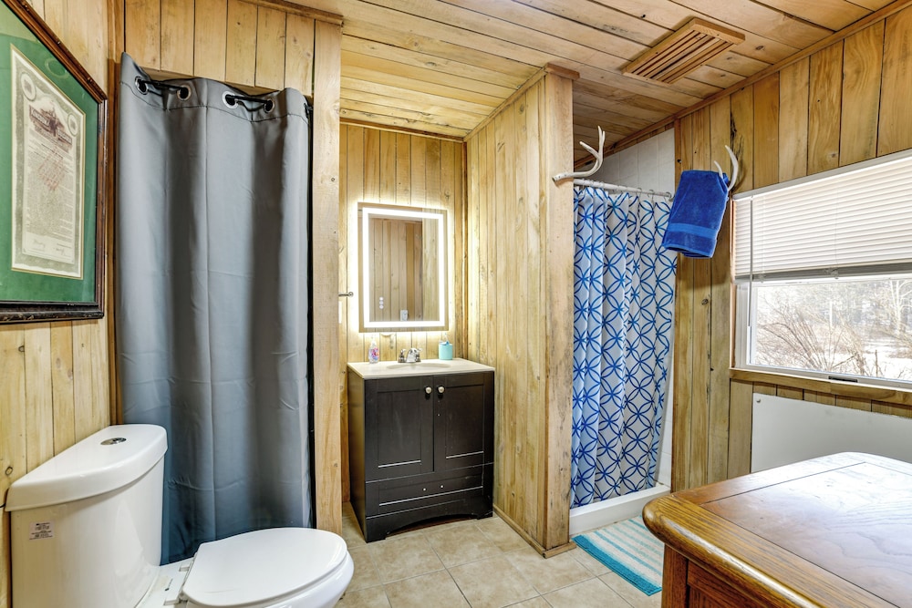 Mtn-view Deck & Grill: Creekside Catskills Cabin!
