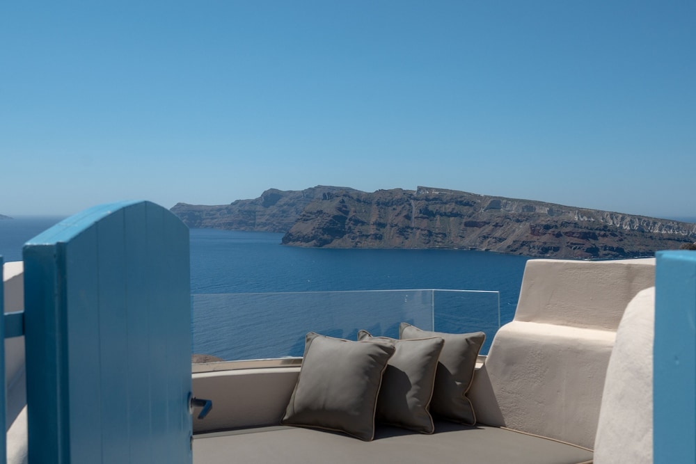 Nano Oia Villas