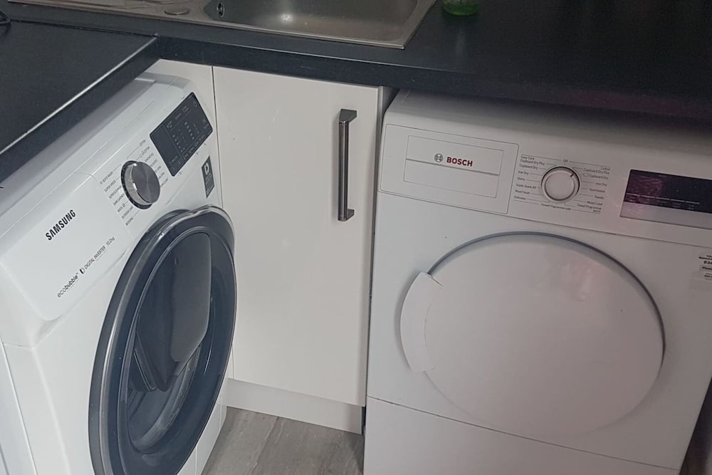 1 Bedroom Annex - 2 Mins From Train Station view 5