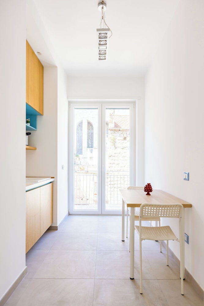Brombeis Double Bedroom Center by Napoliapartments