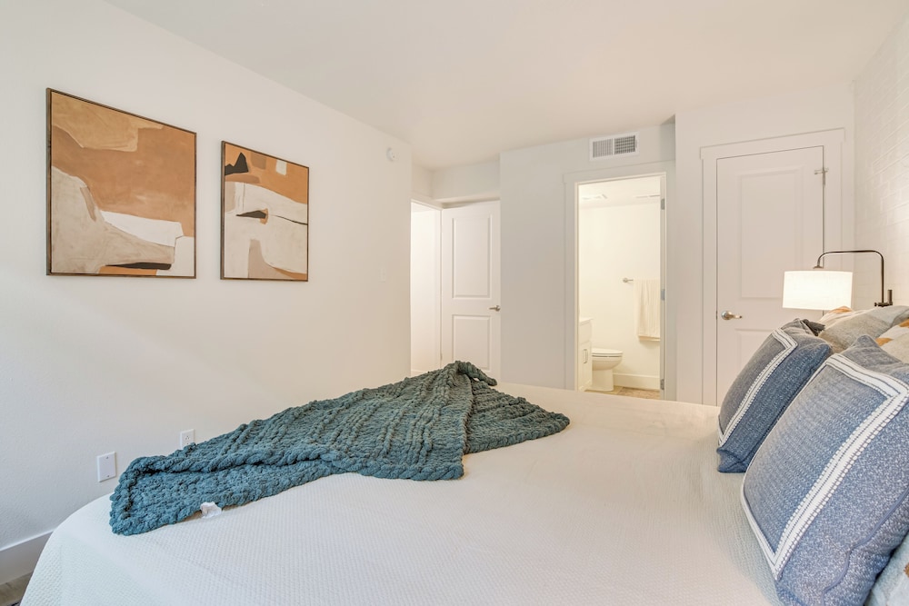 Walk to Branson Landing! Condo w/ Community Pools