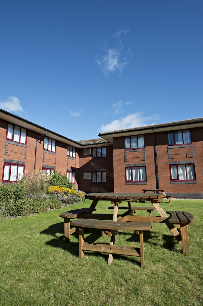 Loughborough Vacations - The Link Hotel Loughborough - Property Image 1