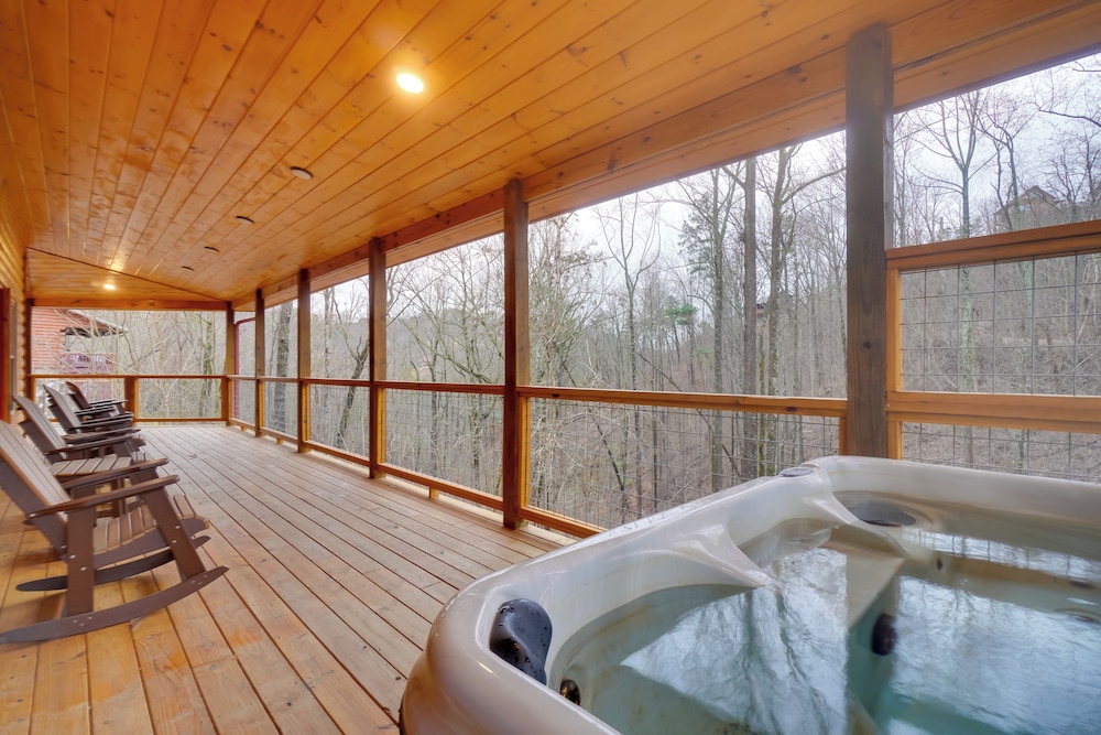 12 Mi to Gsmnp: Cabin w/ Game Room in Sevierville