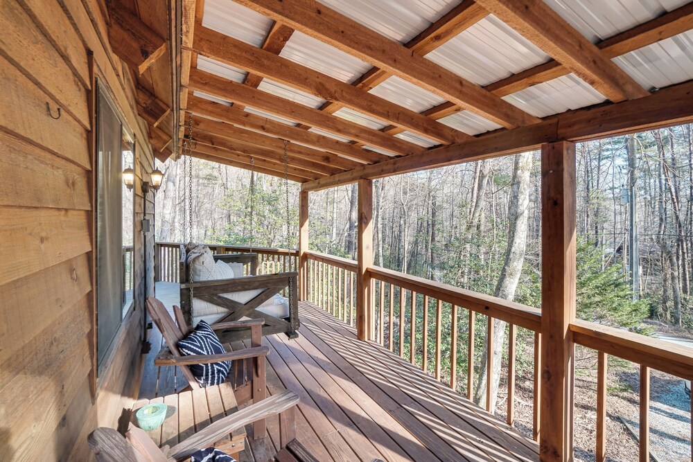 Sautee Nacoochee Mtn Paradise w/ Spacious Deck!