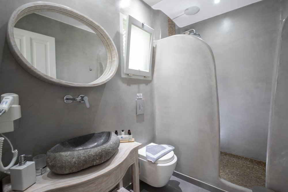 Erato Apartments