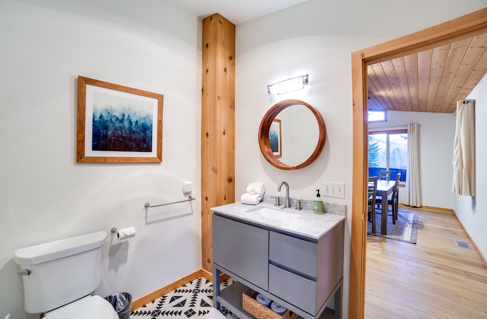 Mt. Baker Lodging Cabin 54 – Mt View, WiFi, Sleeps 6! by MBL