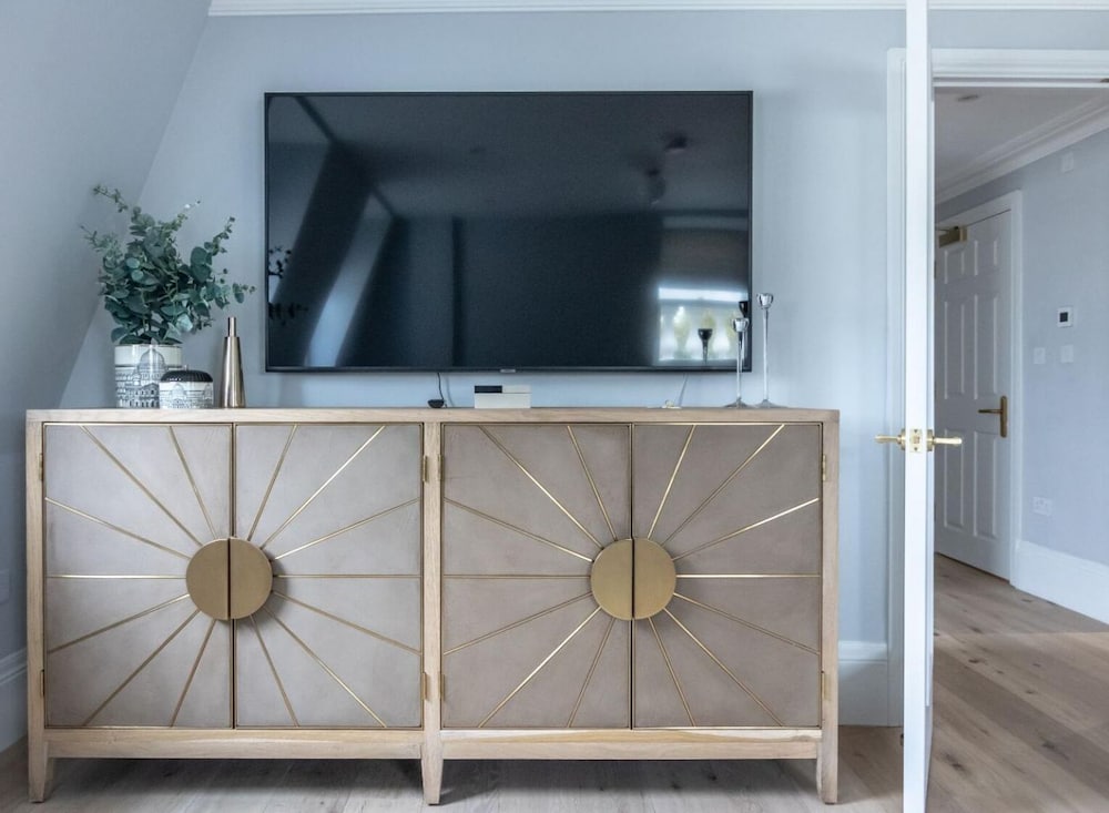 Royal Kensington Penthouse IX- 3 bed