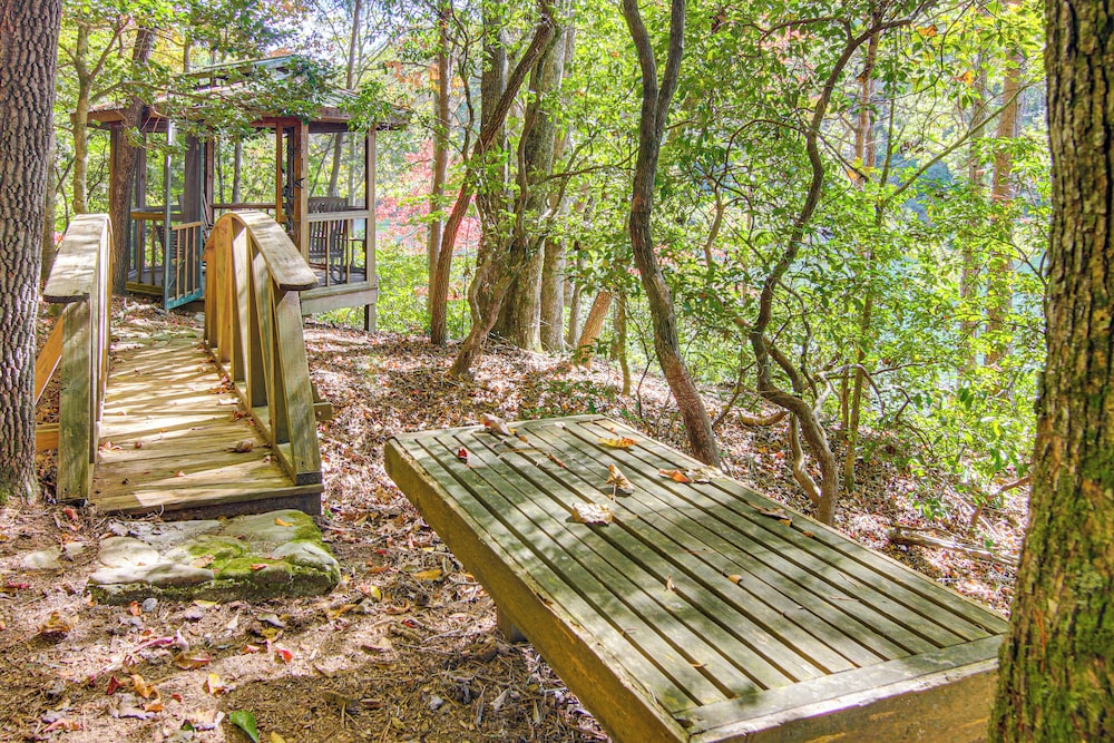 Festive Lakefront Escape: Blue Ridge Holiday Home