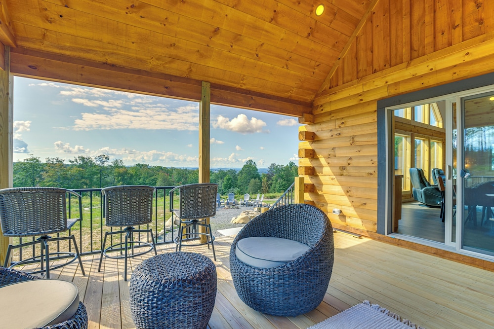 Mtn Cabin w/ Hot Tub + Game Room in Mchenry