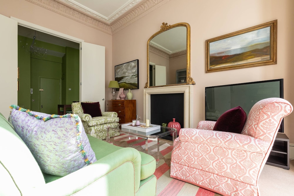 Southwell Gardens II by Onefinestay