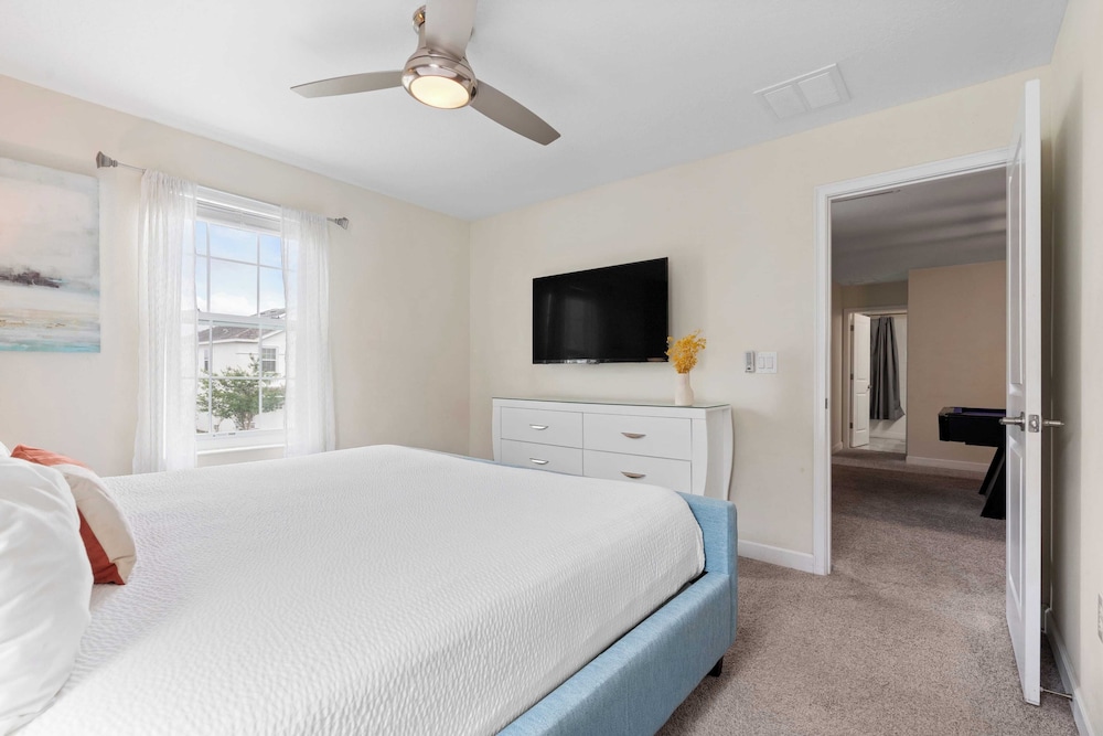Stinger Luxe Retreat by Avantstay 8BR Luxury Villa Near Disney w/ Pool & Game Room