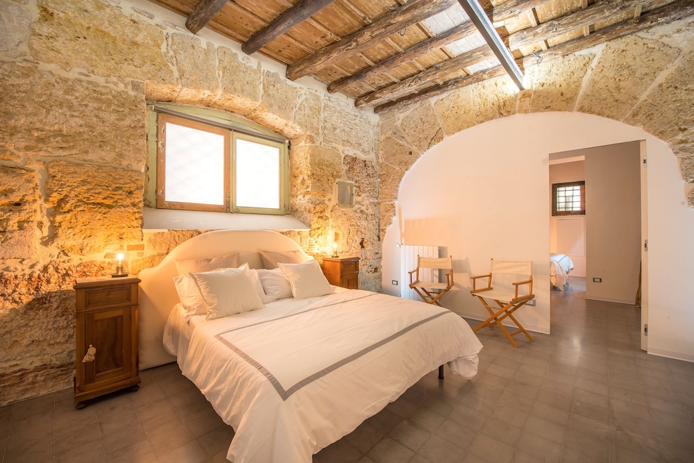 Stylish house in front of Casa Professa view 3