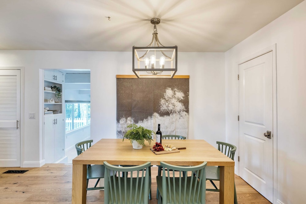 Modern Sonoma Stay w/ Spacious Deck, Views & Prime Location Bennett
