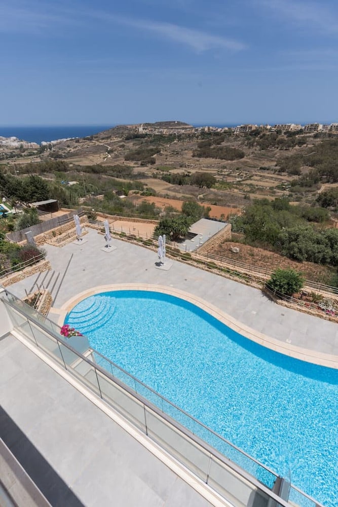 Property With Pool Access - Xaghra Near Marsalforn