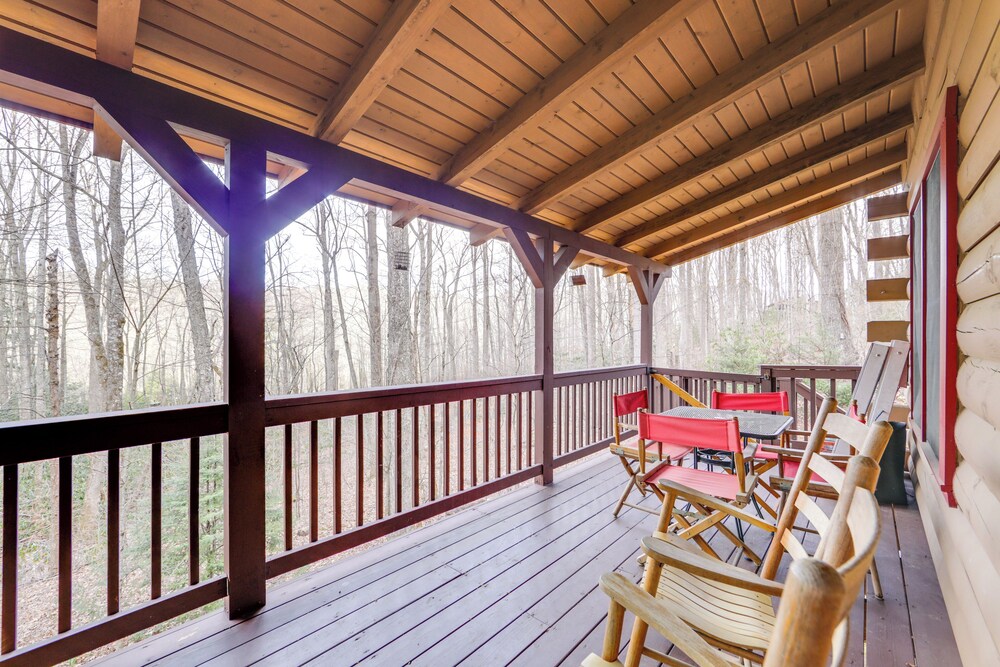 Creek On-site! Cabin 7 Mi to Cataloochee Ski Area