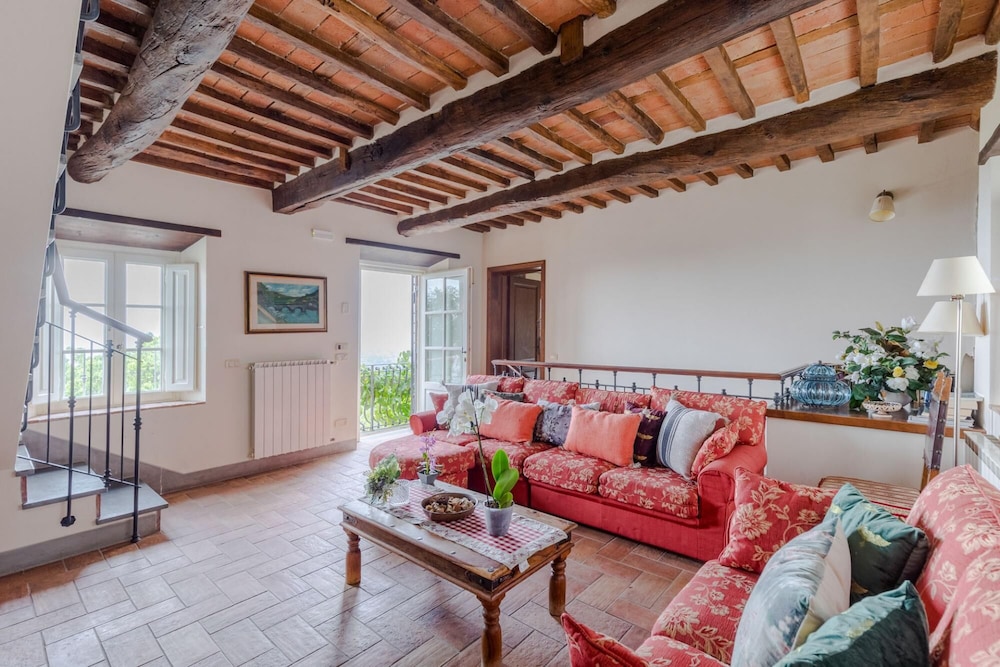 Tuscan Fizz Villa a Vineyards Retreat view 5