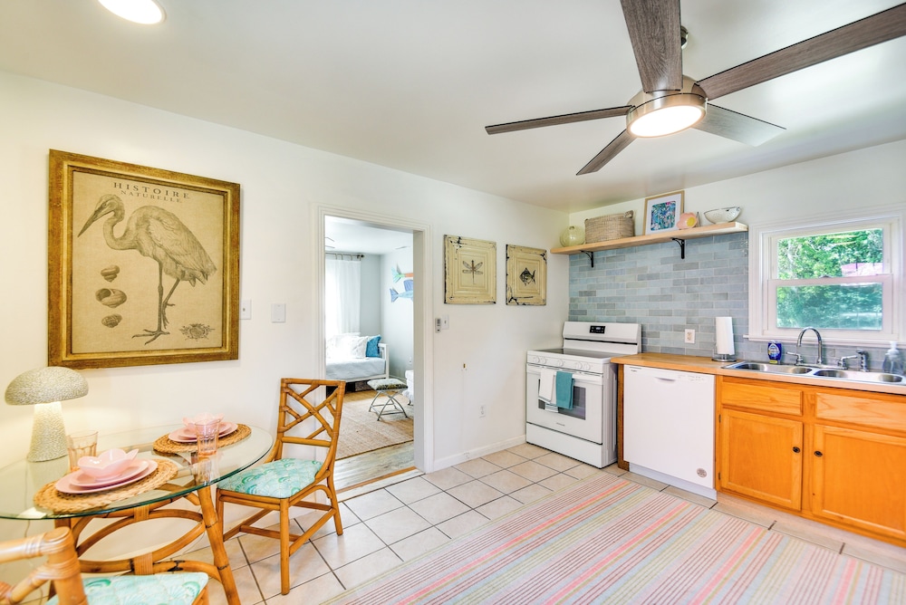 Bungalow w/ Large Yard: 8 Mi to Cape Charles Beach
