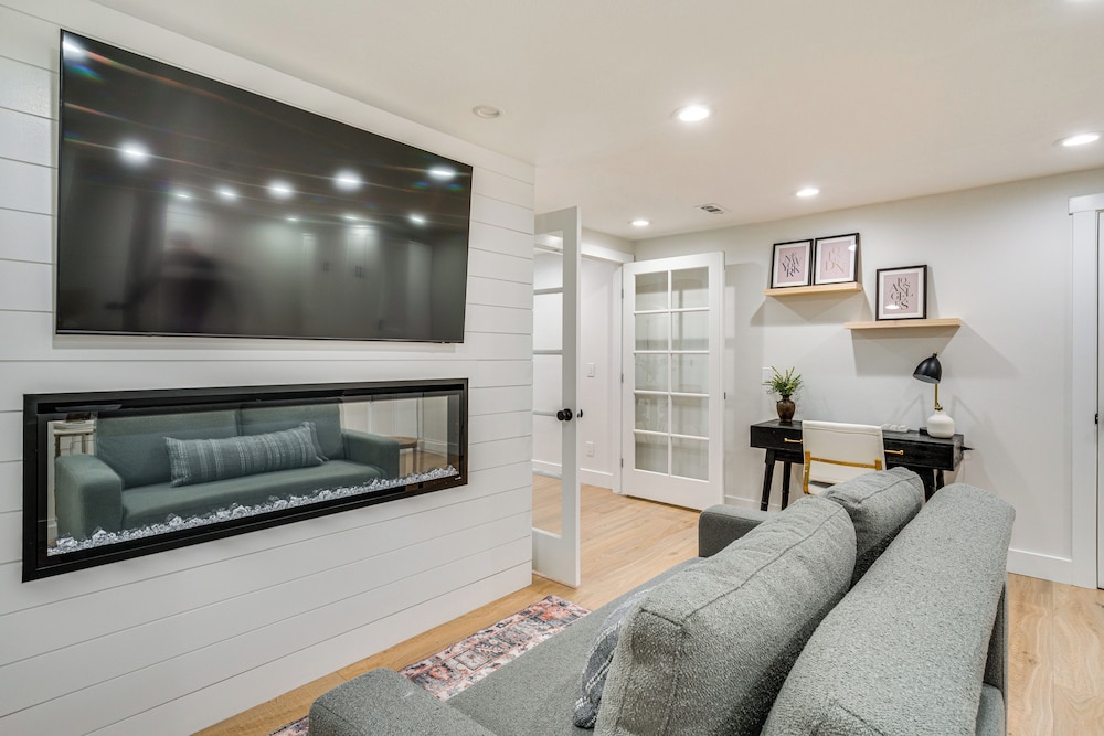 4 Mi to Downtown Ogden: Home w/ Pool Access!