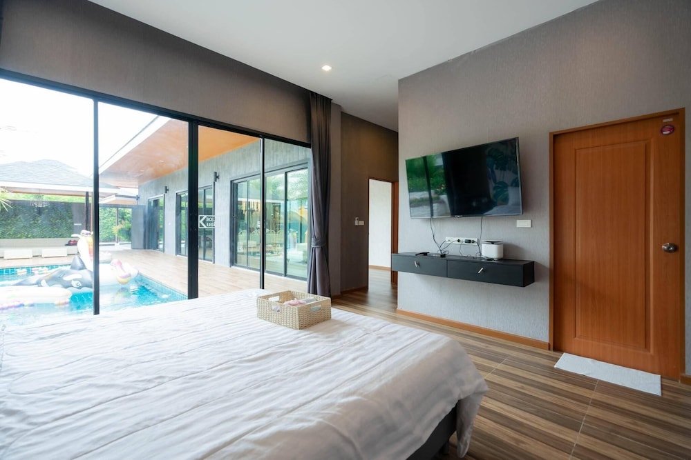 Orange Private Pool Villa, Near Cham Am Beach