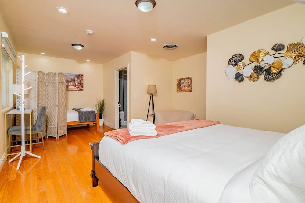 Monterey Park Retreat Spectacular Views Comfort