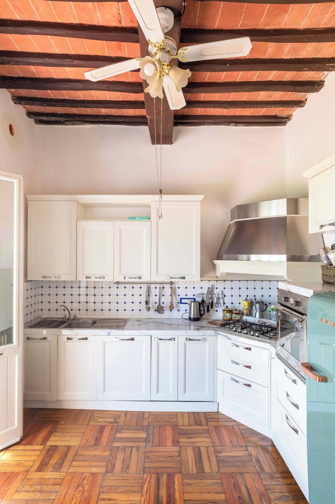 Tuscany - Townhouse - Sleeps 18 - Garden Near Lake