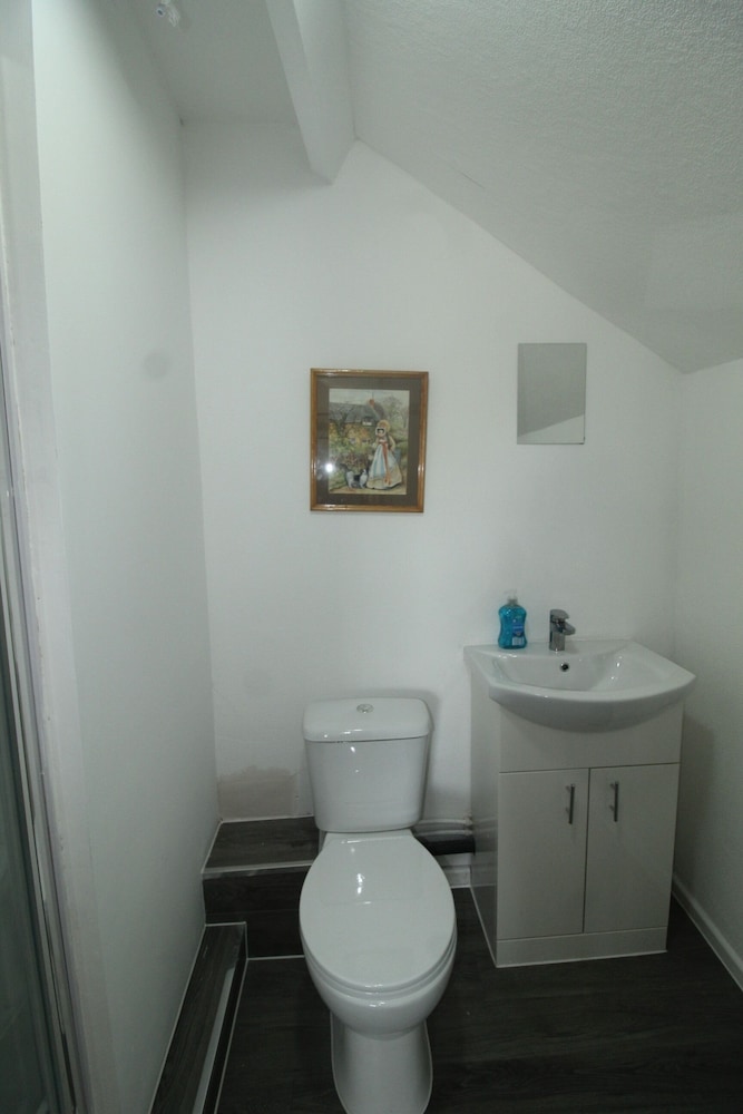 Rotherham Vacations - High Street House - Property Image 8