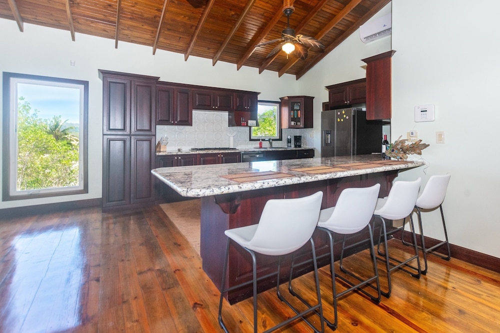 Coco View Canal Lot 18 Private Home 3 Bedroom Home