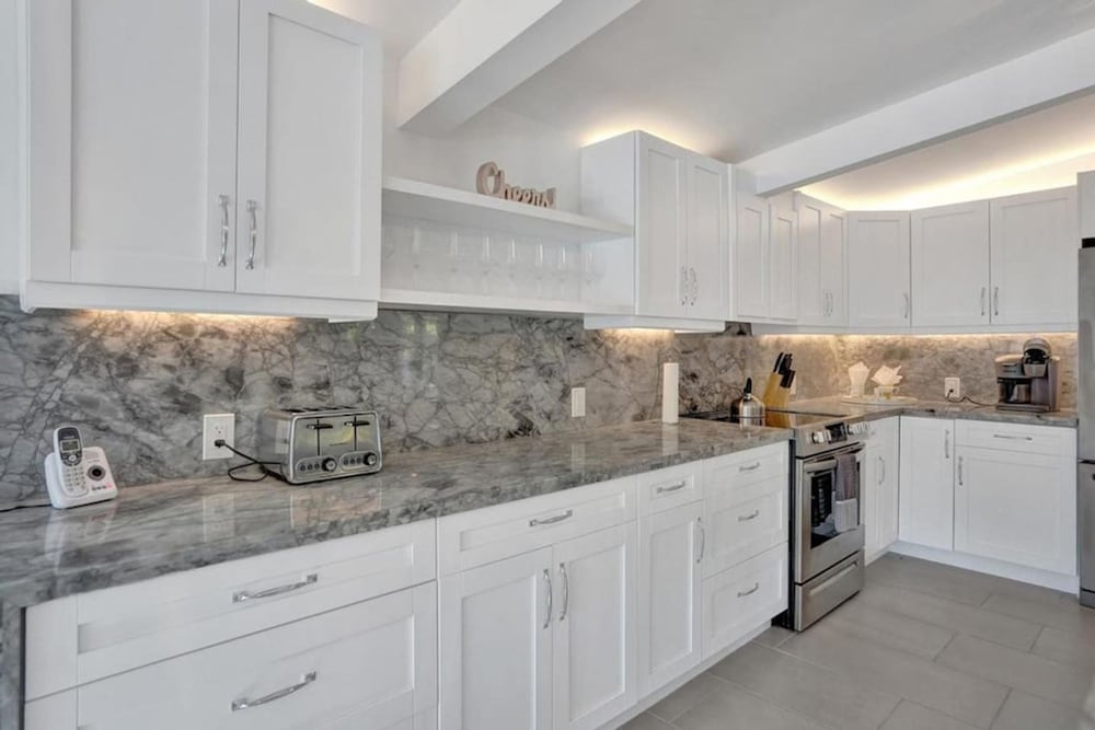 Pool House 3 Bedroom Home Victoria Park