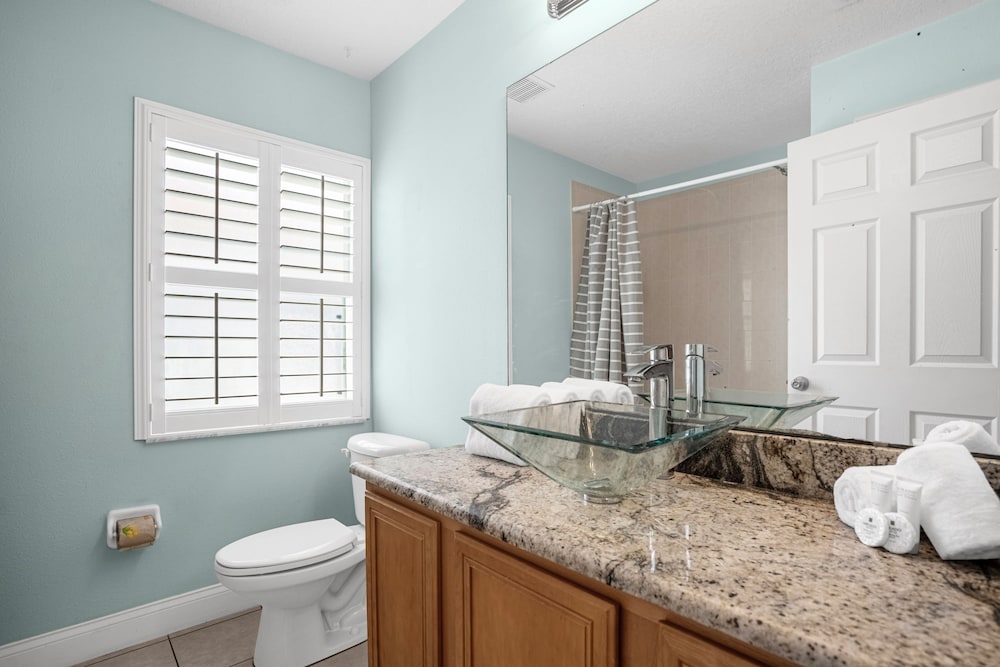 Upstay - Waterside Home With Pool and Hot Tub